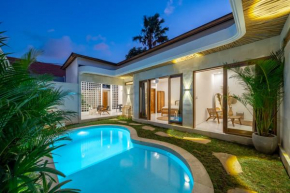 PROMO Seminyak - 2 BDR - Brand NEW Villa - HUGE Pool